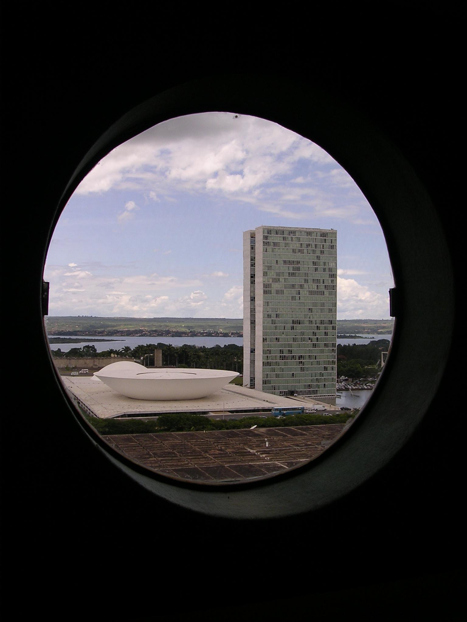 Brasília. As contratações levantadas vêm de órgãos dos três poderes e de todas as regiões, publicadas no Portal Nacional de Contratações Públicas.