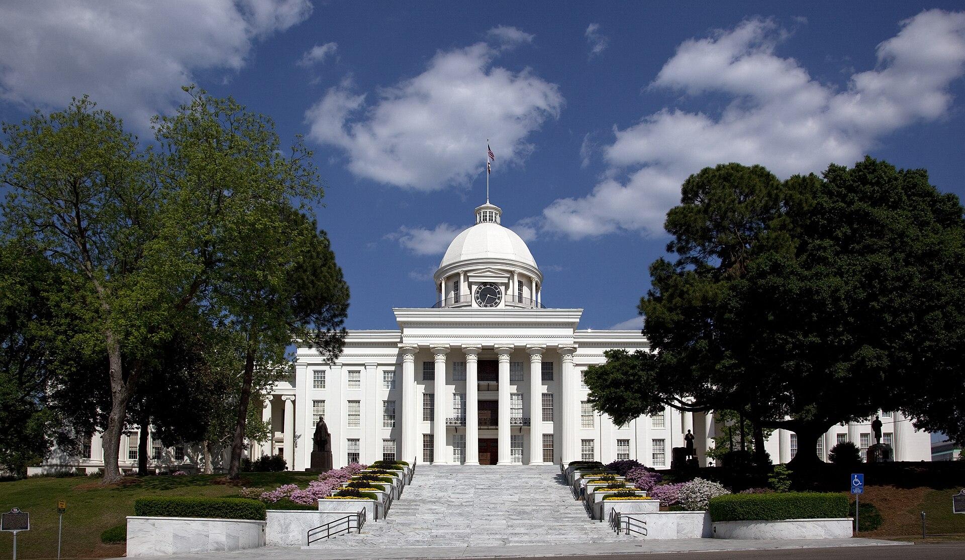 Capitólio do Alabama, em Montgomery. A intimação partiu do gabinete do procurador-geral do estado, que fica na mesma cidade.