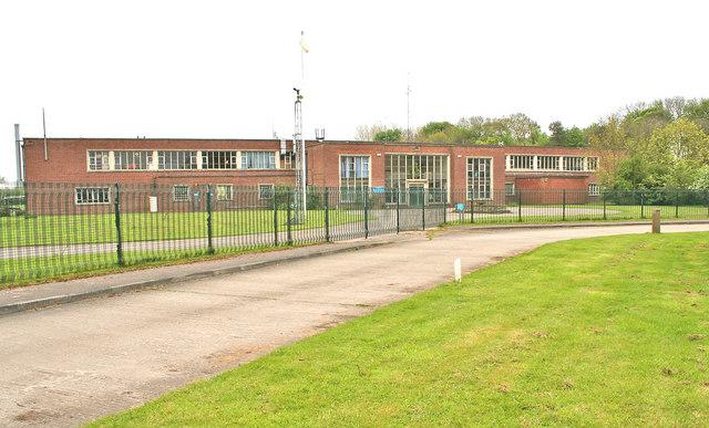Sala de controle da estação de tratamento de água de Tophill Low, na Inglaterra. Imagem ilustrativa: a carta cita estações de tratamento de água entre os alvos de maior risco, e esta instalação não tem relação com nenhum ataque relatado.