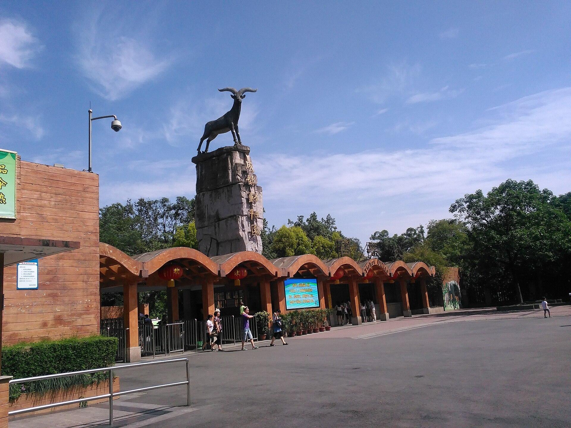 Zoológico de Chengdu, na China. Imagem ilustrativa do assunto das consultas: a tarefa dos agentes era descobrir por qual entrada do zoológico a maioria dos usuários do Amap pede rota.